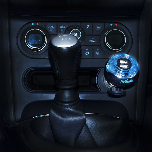 FreshTech Kfz Dual Charger
vereint USB Ladegerät und Auto Lufterfrischer