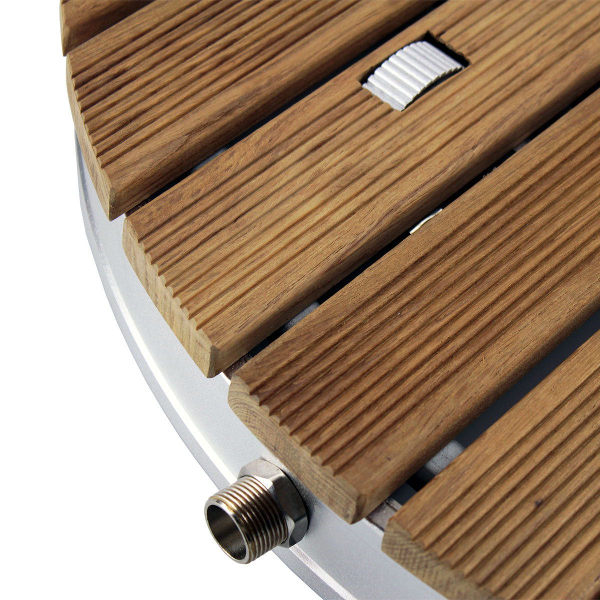 Gartendusche mit Wasserschlauch - Erfrischung im Garten mit Bodendusche