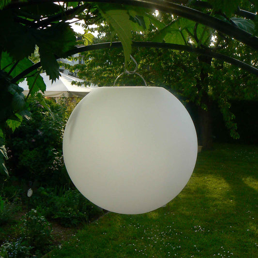 Hängende LED-Kugellampe mit klappbarem Bügel für flexible Nutzung