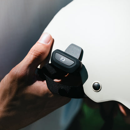 Supertooth ROAMEE Bluetooth Freisprecheinrichtung mit einfacher Helminstallation für Radfahrer und Skifahrer